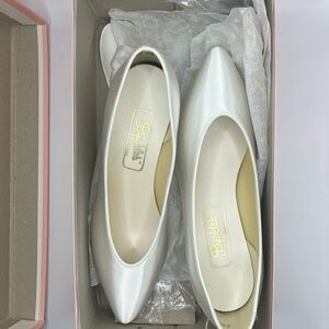 80's Womens Cherish White Satin Wedding Shoes/ Pumps, Sz 6.5M, Dyeable
